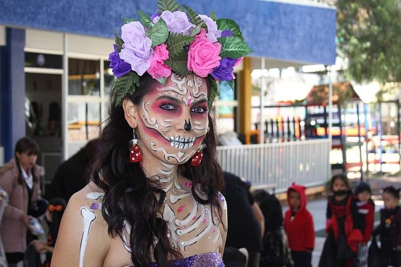 INCULCAN EL DÍA DE MUERTOS A LOS MÁS PEQUEÑOS UNIVERSITARIOS