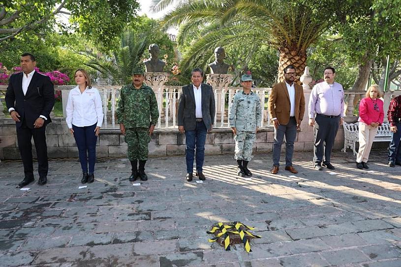 INICIA DAVID MONREAL GIRA POR TABASCO CON HONORES A LA BANDERA