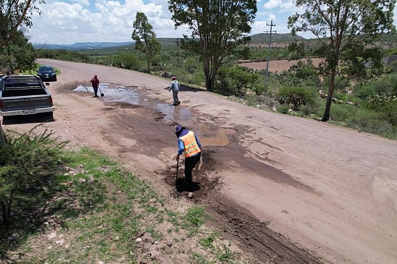 INICIA EL BACHEO DE LA CARRETERA A TETILLAS EN JEREZ
