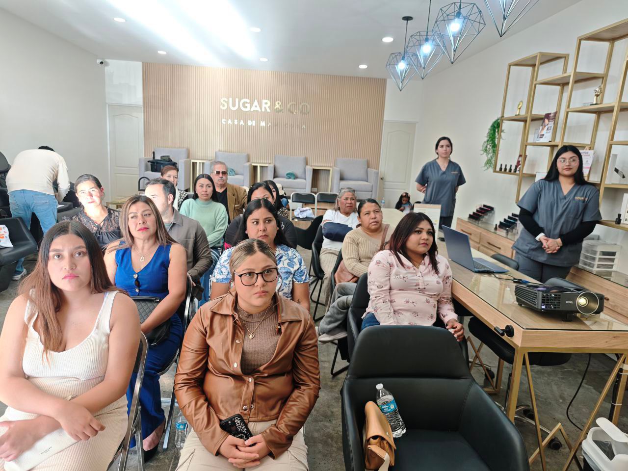 CLAUSURAN TALLER DE UÑAS DE LA COLONIA CAMPESINA