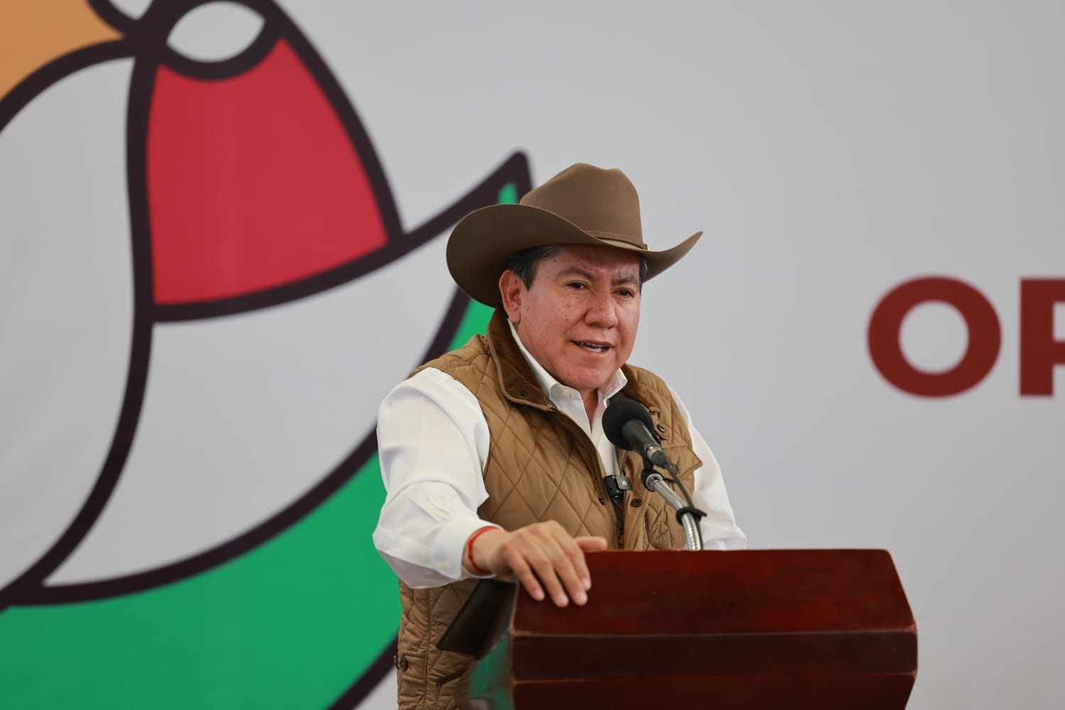 ANUNCIA DAVID MONREAL CONCESIONES DE TAXI PARA MUJERES