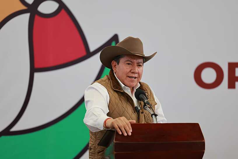 ANUNCIA DAVID MONREAL CONCESIONES DE TAXI PARA MUJERES