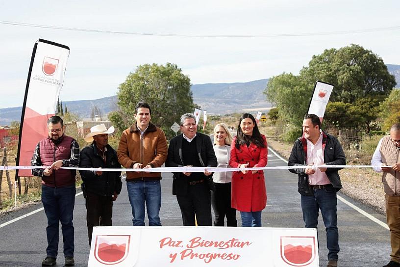 INICIA GOBERNADOR EL 2024 CON REHABILITACIÓN DE CARRETERA EN FRESNILLO