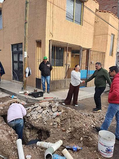 INICIA REPARACIÓN DE TUBERÍA EN LA COLONIA BENITO JUÁREZ 