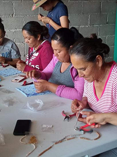 INICIA TALLER DE BISUTERÍA CENTRO DE DESARROLLO COMUNITARIO DE RÍO GRANDE