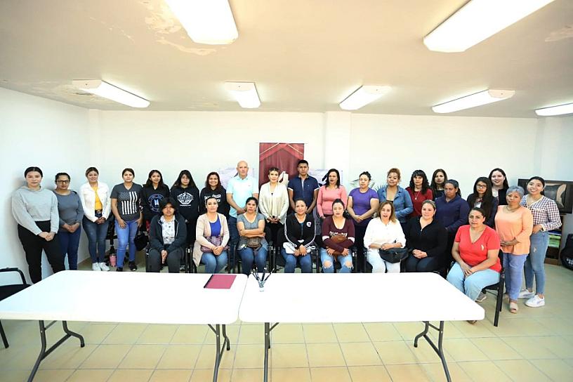 INICIA TALLER DE REPARACIÓN DE CELULARES PARA MUJERES EN JEREZ