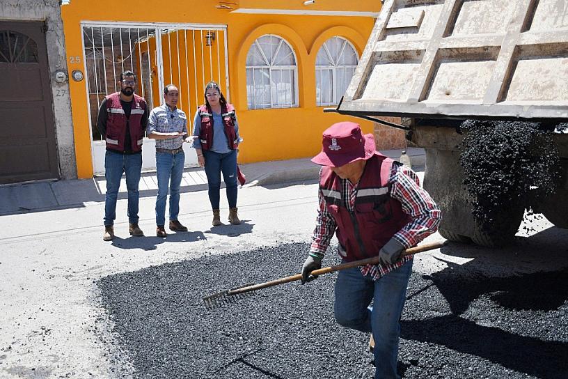 INSPECCIONA JOSÉ SALDÍVAR TRABAJOS DE BACHEO EN JARDINES DEL SOL