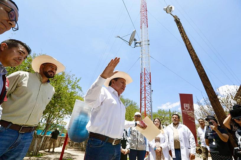 INSTALAN ANTENA PARA &nbsp;DAR COBERTURA DE SERVICIO CELULAR A POBLADORES