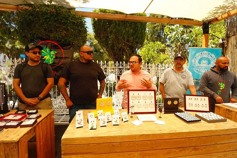 INSTALAN EXPOVENTA DE ARRACADAS Y JOYERÍA EN JEREZ 