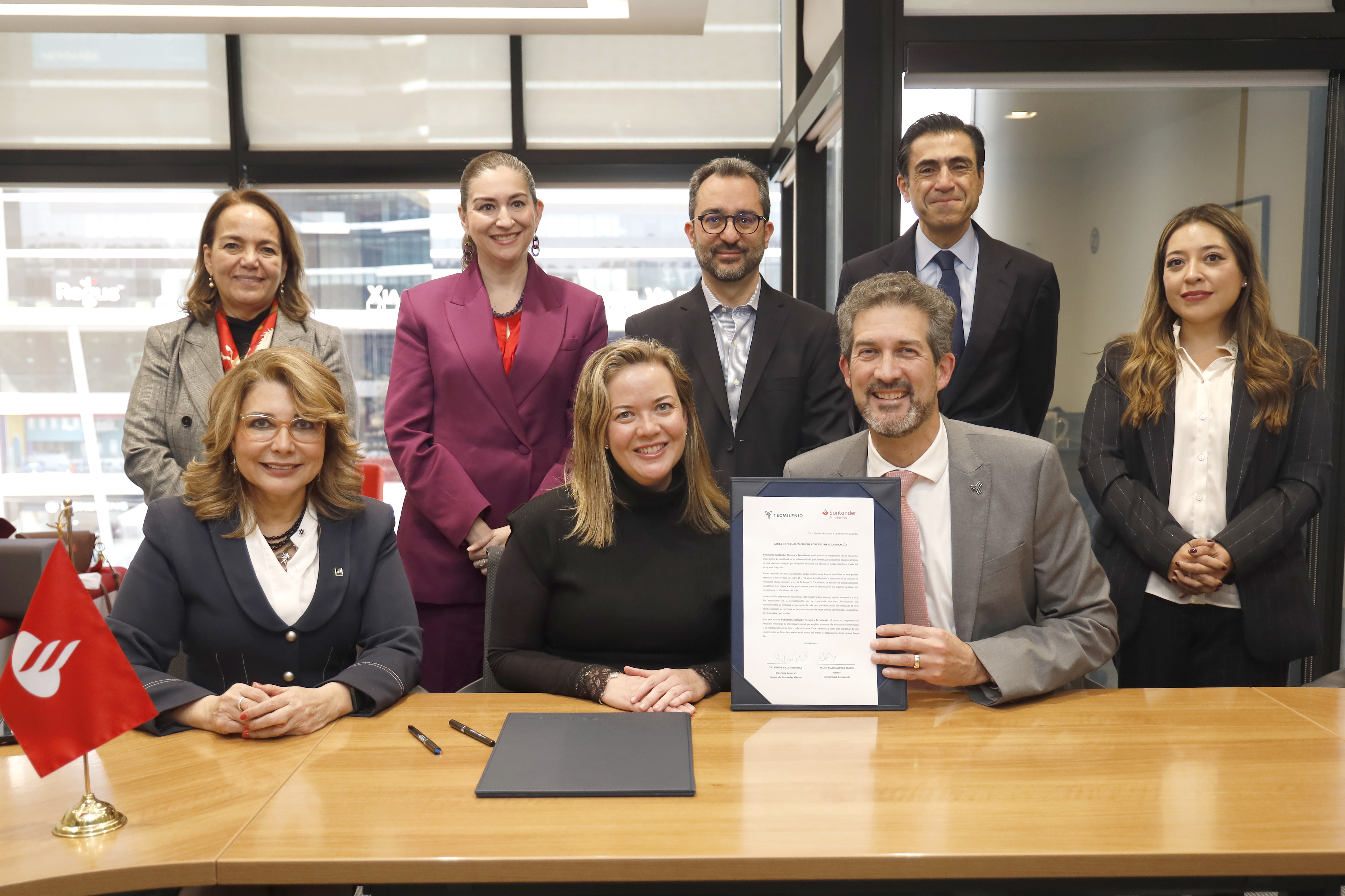 IMPULSAN SANTANDER Y TECMILENIO A JÓVENES CON 400 BECAS DE PREPARATORIA
