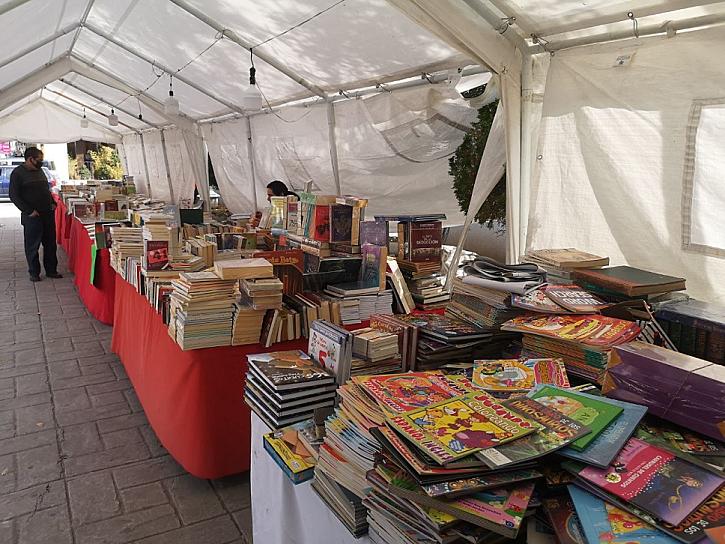 INSTALAN FERIA DEL LIBRO EN EL MINERAL