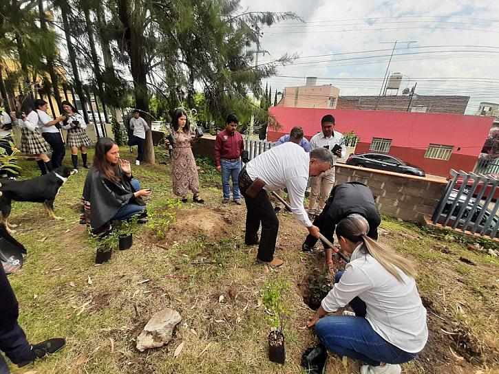 INSTALAN JARDÍN POLINIZADOR EN ESCUELA PREPARATORIA EN NOCHISTLÁN