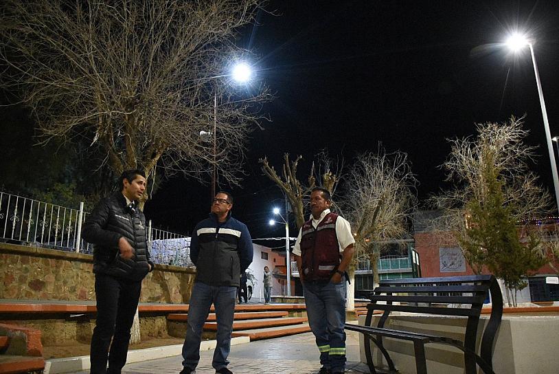 INSTALAN LUMINARIAS SOLARES EN ZÓQUITE
