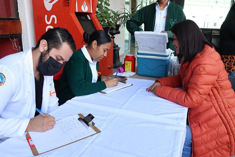 INSTALAN MÓDULOS DE VACUNACIÓN Y DETECCIÓN DE ENFERMEDADES EN LA PRESIDENCIA MUNICIPAL 