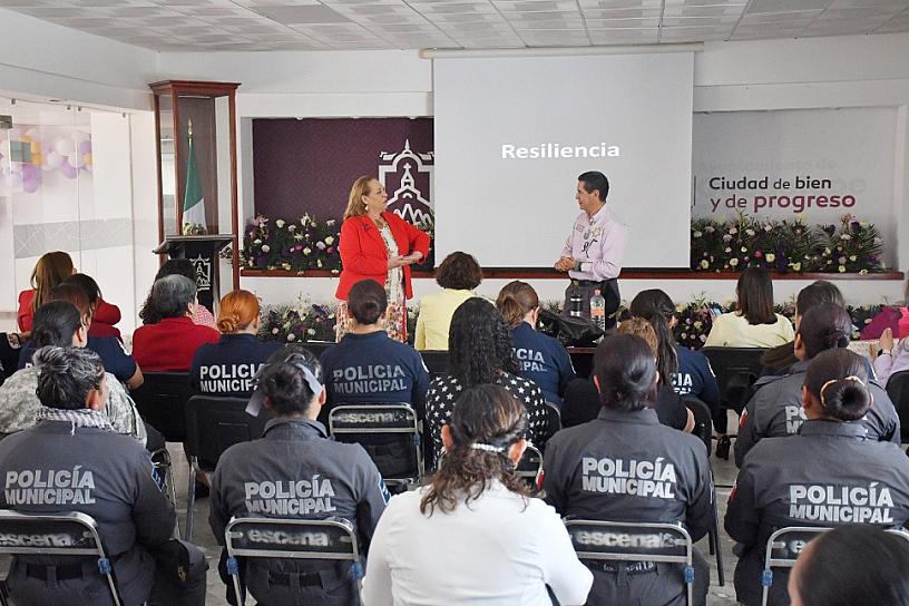 INSTRUYE BERTINA PONCE A MUJERES GUADALUPENSES
