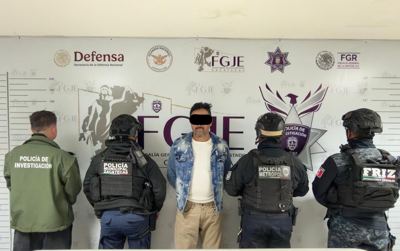 DETIENEN A TRES POR INCENDIO DE VEHÍCULO Y ASEGURAN DROGA