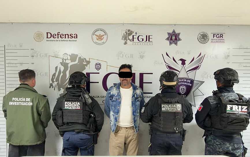 DETIENEN A TRES POR INCENDIO DE VEHÍCULO Y ASEGURAN DROGA