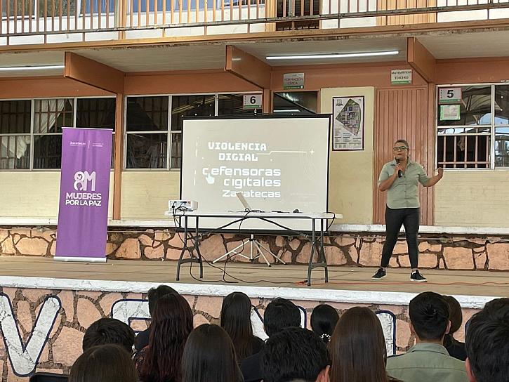INSTRUYEN A JÓVENES SOBRE EL COMBATE DE LA VIOLENCIA DIGITAL