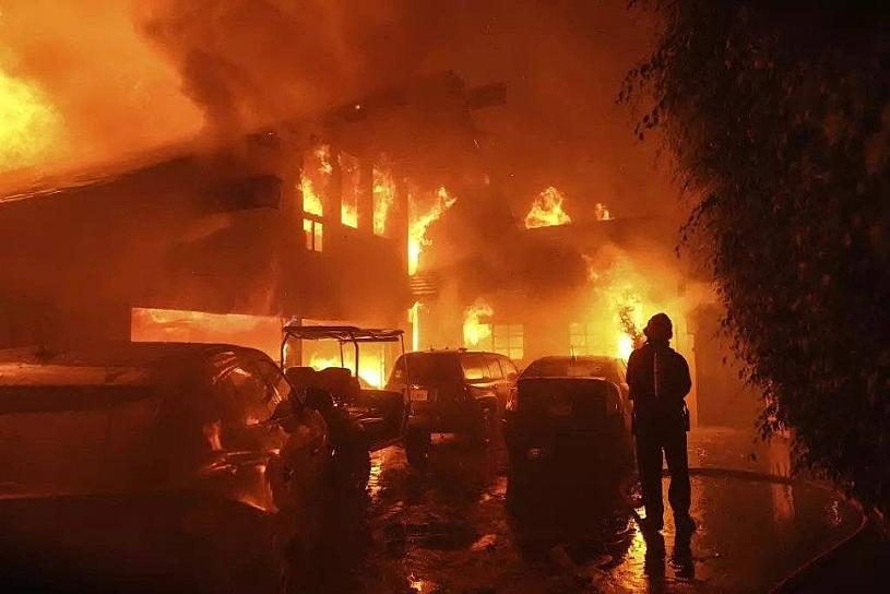 Instruye Sheinbaum apoyo para connacionales afectados por incendios
