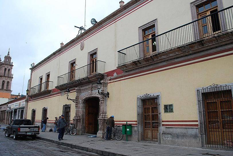 INTENTAN INCENDIAR ALCALDÍA DE JEREZ; NO HAY DETENIDOS 