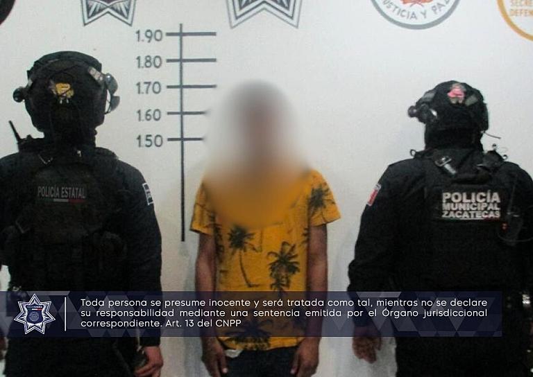 INTENTA ROBAR TIENDA EN TRES CRUCES Y TERMINA DETENIDO