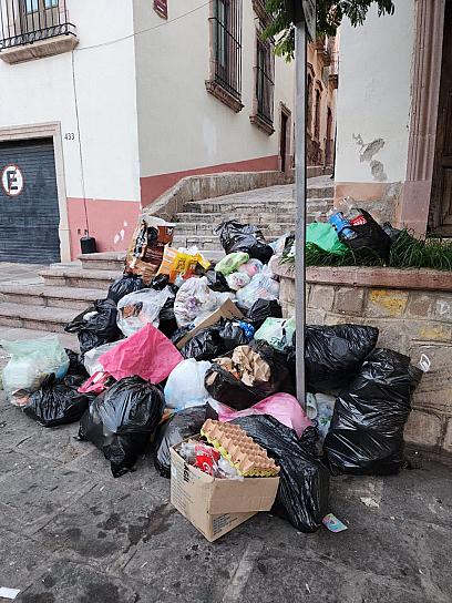 INUNDA BASURA EL CENTRO HISTÓRICO DE ZACATECAS