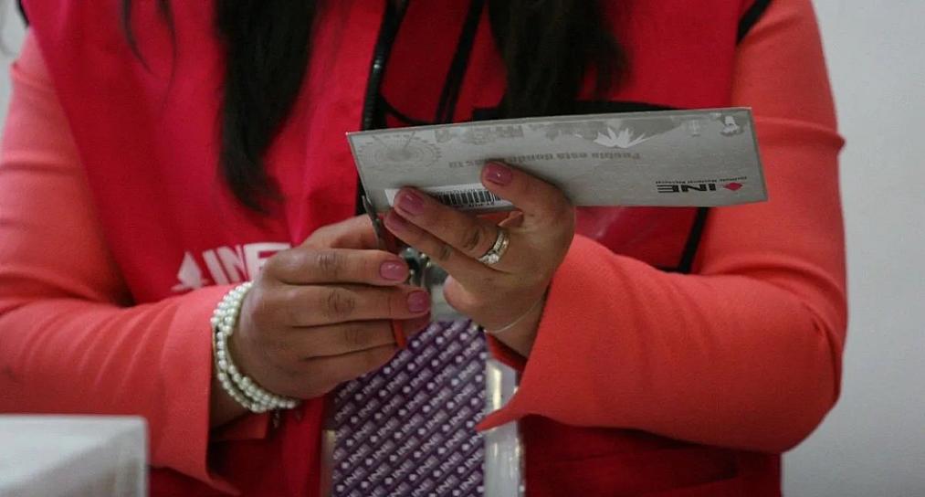 INVESTIGA INE PADRÓN DE VOTO EXTRANJERO ANTE SOLICITUDES ATÍPICAS DE REGISTRO