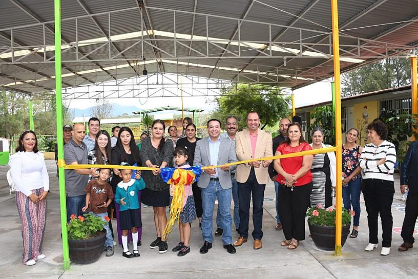 INVIERTEN 100 MIL PESOS EN CONSTRUCCIÓN DE PLAZA CÍVICA EN VALPARAÍSO