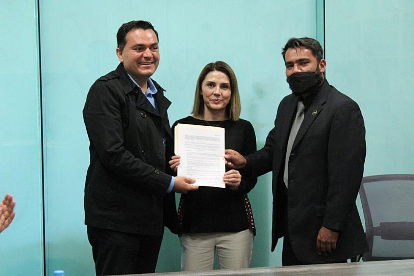 INVIERTEN 2 MDP EN BECAS PARA EL DESARROLLO DE PROYECTOS CIENTÍFICOS 