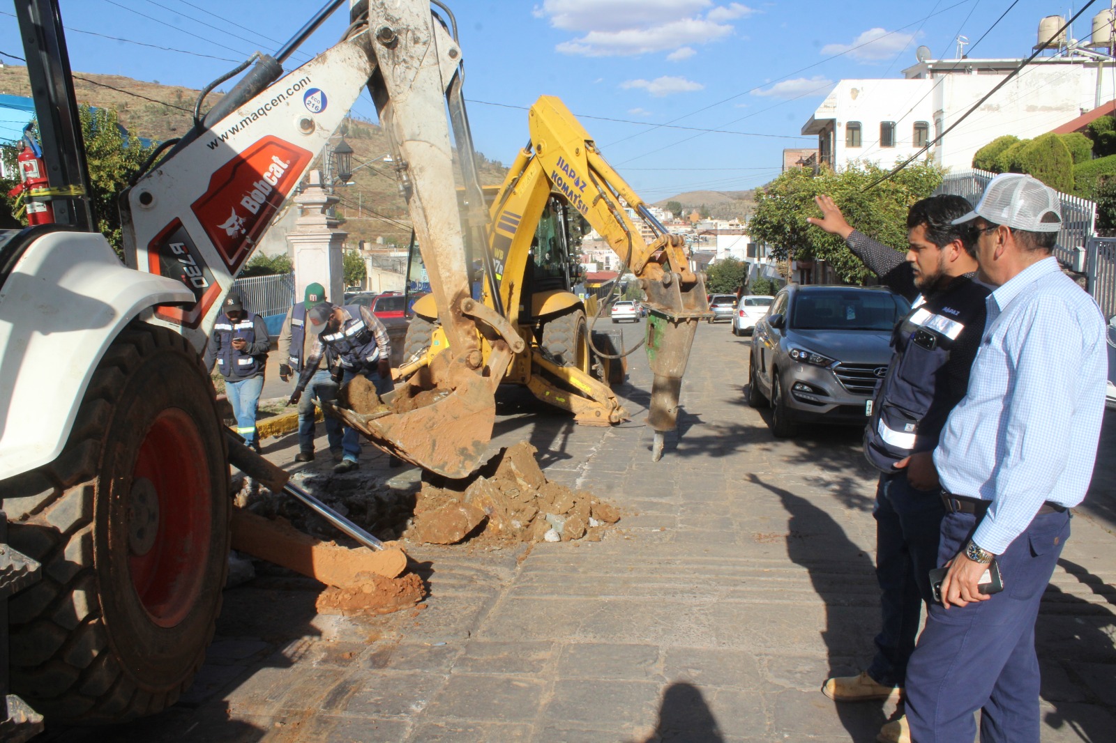 TRABAJA JIAPAZ EN REEMPLAZAMIENTO DE TUBERÍA ANTIGUA EN AVENIDA QUEBRADILLA