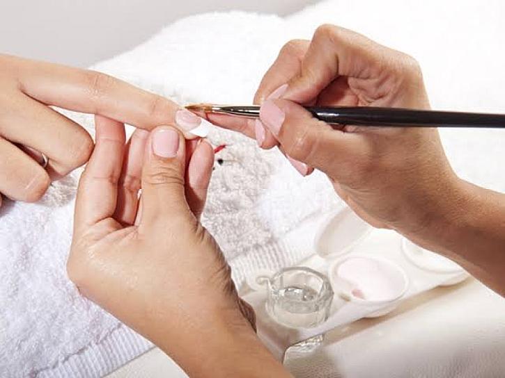 INVITAN A EXPOSICIÓN Y APLICACIÓN DE UÑAS A BAJO COSTO EN JEREZ