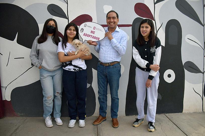 INVITA PEPE SALDÍVAR A ADOPTAR MASCOTAS 