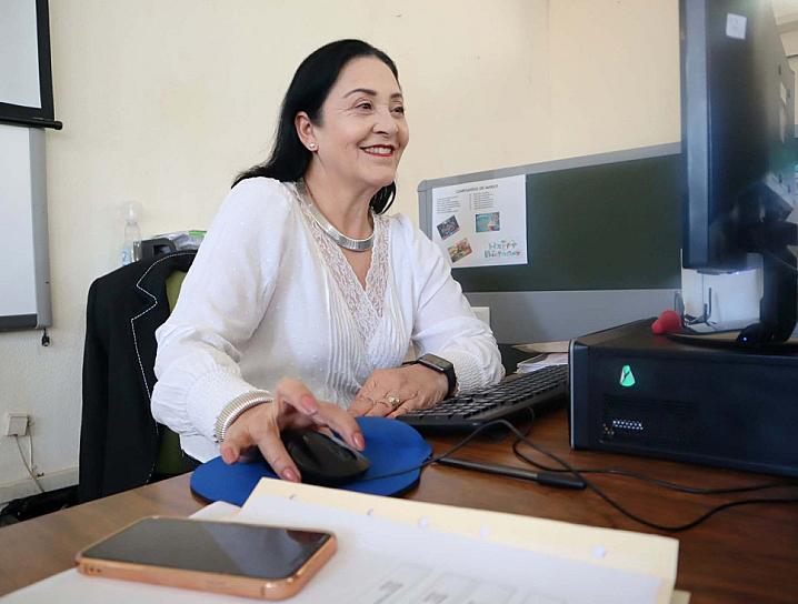 IRMA MÁRQUEZ, COMPROMETIDA CON LA EDUCACIÓN