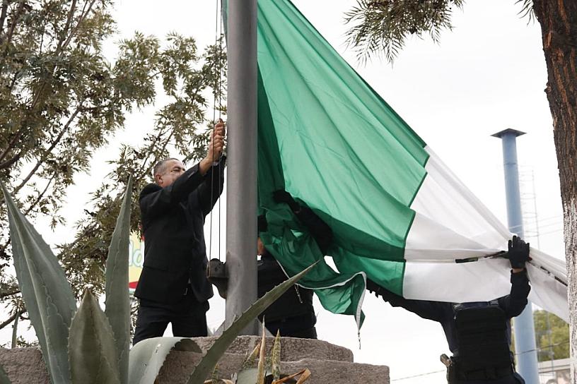 IZAMIENTOS Y HONORES ENMARCAN LA CONMEMORACIÓN EN EL 213 ANIVERSARIO DE LA INDEPENDENCIA DE MÉXICO EN JEREZ