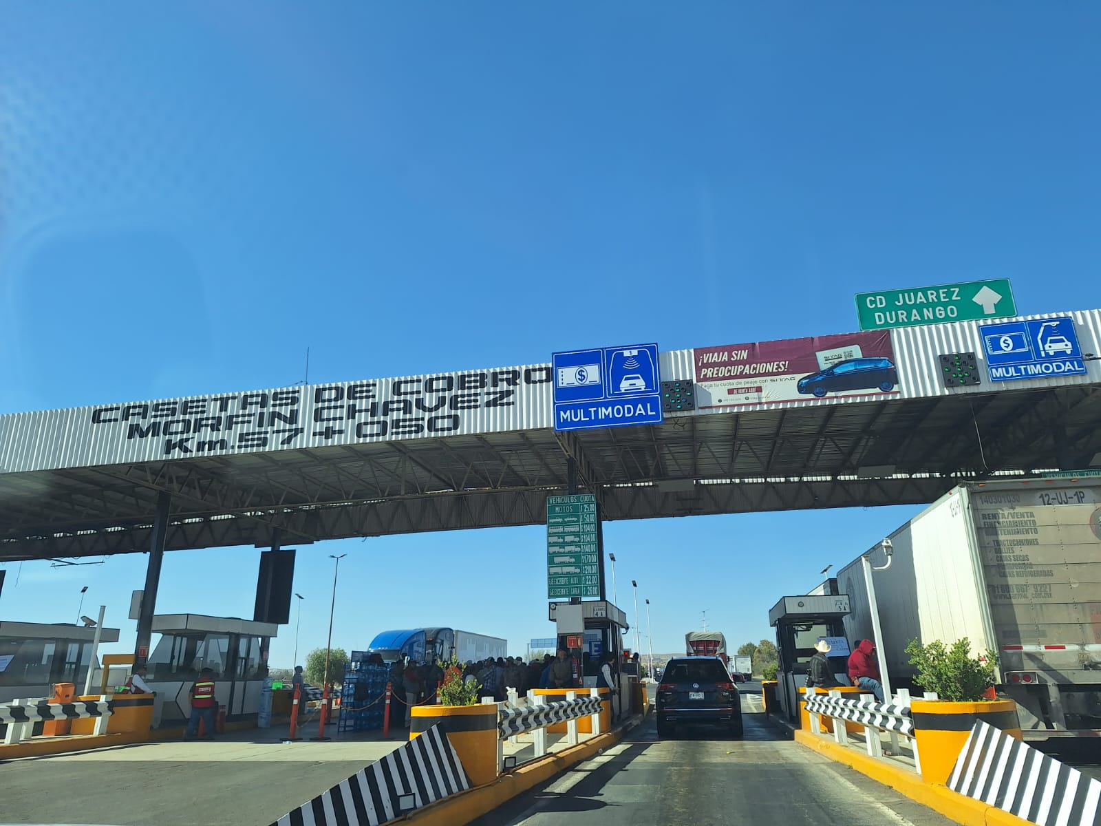 BLOQUEAN PRODUCTORES CASETAS PARA EXIGIR INCLUSIÓN EN PROGRAMA FEDERAL