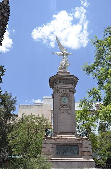 JARDÍN INDEPENDENCIA, UN LUGAR PERFECTO PARA EL PASEO