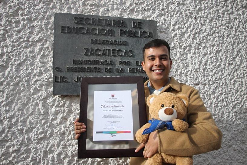 Jesús Azael Pámanes transforma comunidades a través de la lectura y la escritura