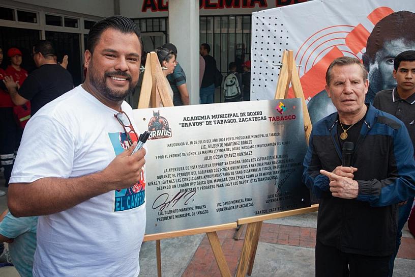 JULIO CÉSAR CHÁVEZ INAUGURA ACADEMIA MUNICIPAL DE BOXEO EN TABASCO