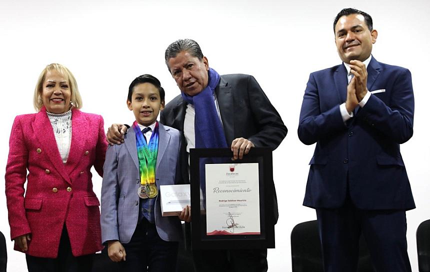 JÓVENES, ORGULLOSOS DE REPRESENTAR A ZACATECAS EN SINGAPUR