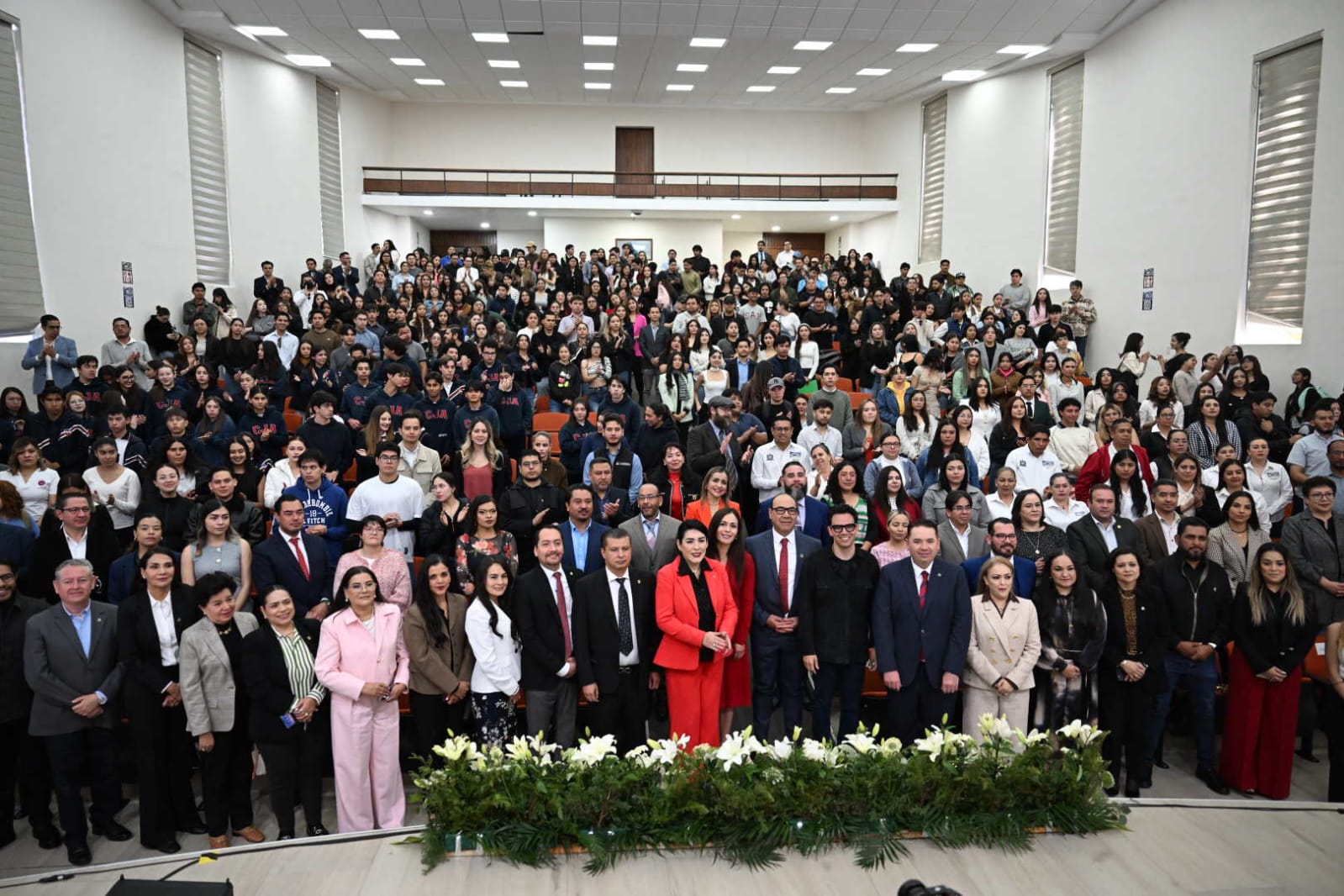 CONVOCAN A LOS JÓVENES A DEMOCRATIZAR COMO GENERADORES DE PAZ