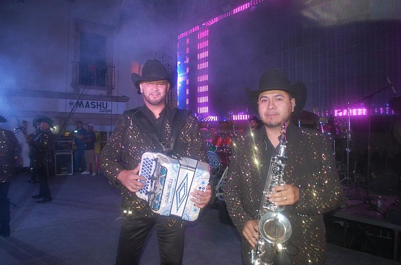 LA FE NORTEÑA Y BANDA EL TERRE ARMARON LA FIESTA EN GRANDE EN JEREZ 