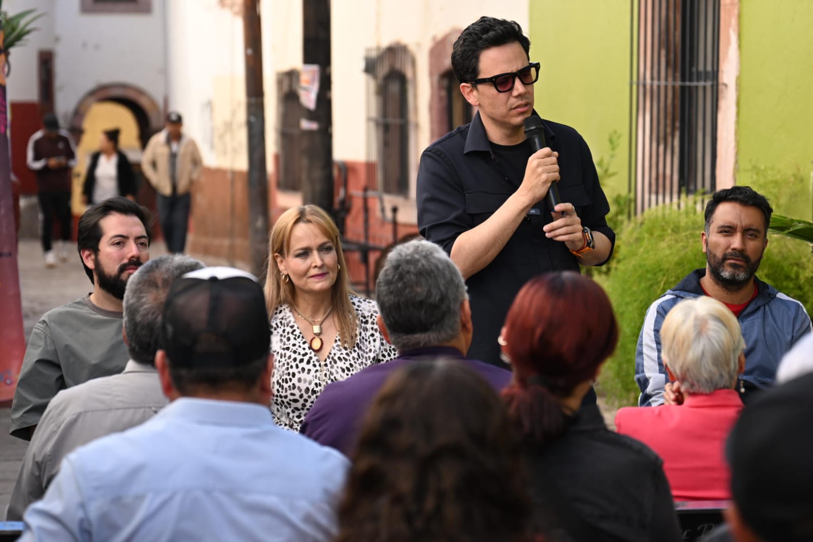 LLEVAN TERTULIAS EN FAMILIA AL BARRIO DEL PENSADOR MEXICANO