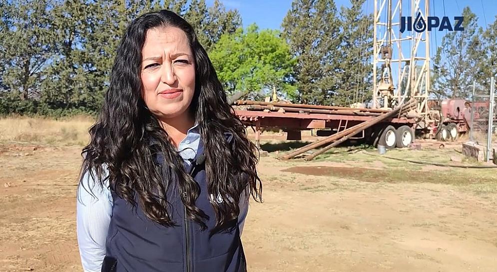 LAURA MARTÍNEZ, DEDICADA A LLEVAR AGUA A LOS HOGARES