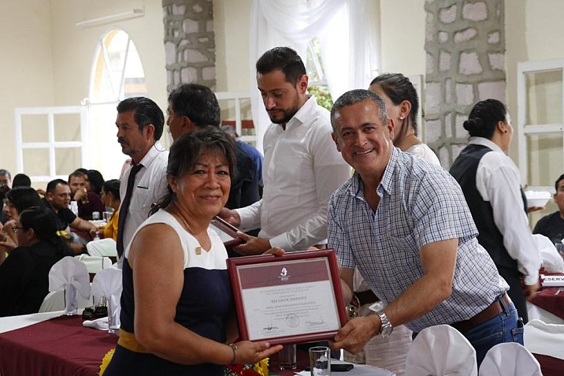 LA VOCACIÓN DOCENTE ES LA MÁS NOBLE: HUMBERTO SALAZAR