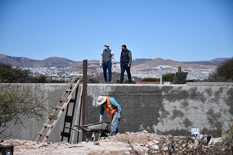 CONSTRUYEN DEPÓSITO DE AGUA PARA LADRILLEROS EN LA ZACATECANA