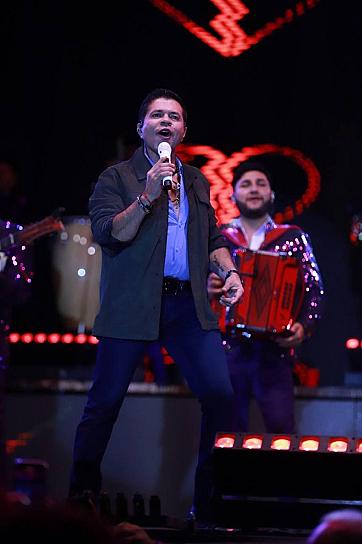 LE CANTA JORGE MEDINA A LOS FRESNILLENSES 