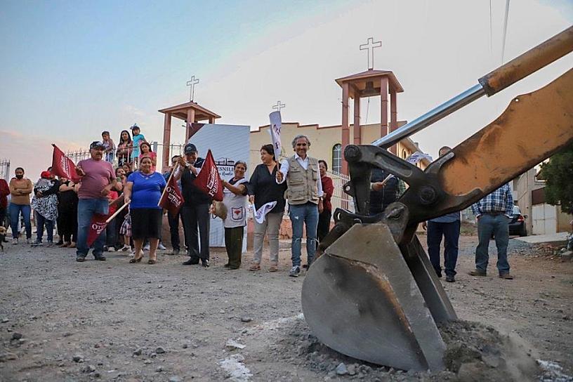 LES CUMPLE SAÚL MONREAL A COMUNIDADES CON OBRAS