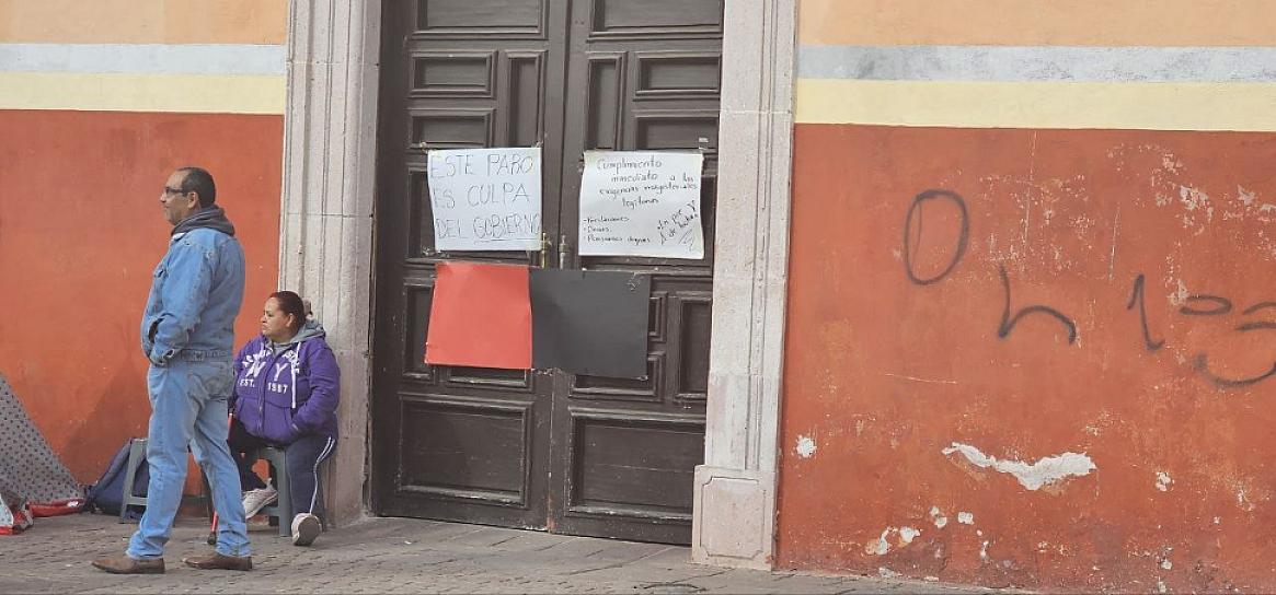 Liberan docentes presidencia municipal de Fresnillo, pero mantienen otras tomas