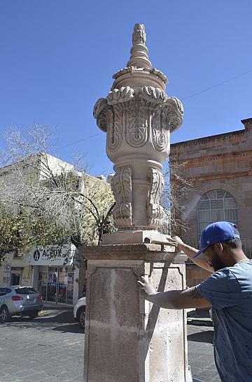 LIMPIAN COLUMNATAS EN GONZÁLEZ ORTEGA 