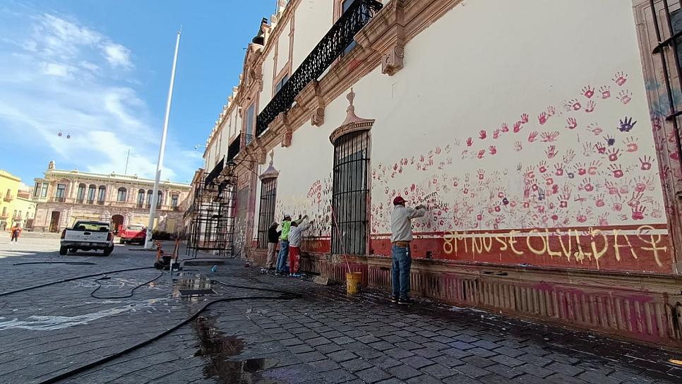 LIMPIAN PALACIO DE GOBIERNO 